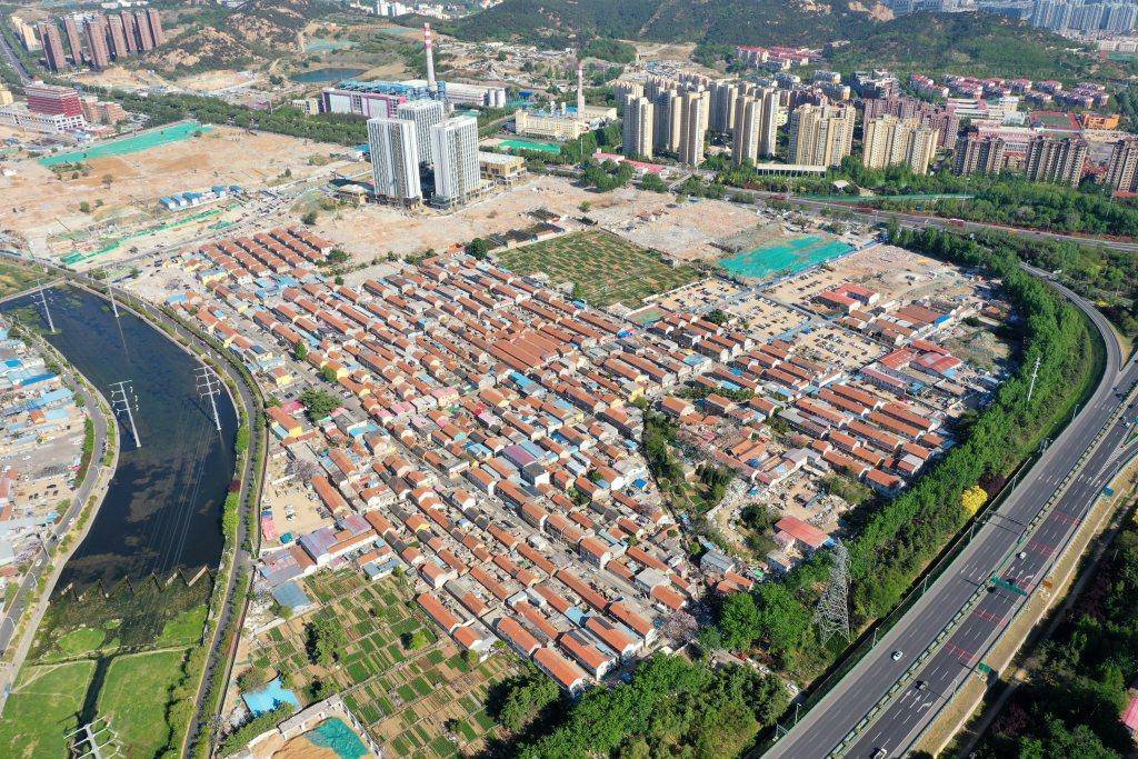 青岛旧城旧村改造打赢年度攻坚战:老旧小区改造已经完成303个,城中村