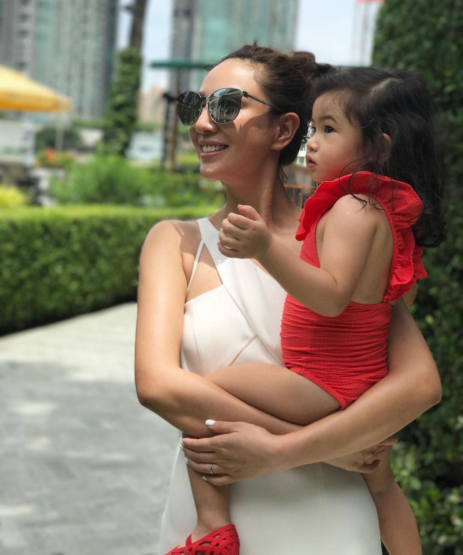 郑希怡人生如乘风破浪:险些瘫痪后认定丈夫,恩爱14年始终如初_yumiko