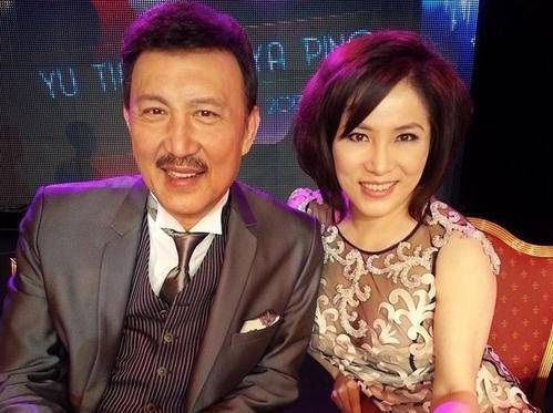 李亚萍是台湾知名女歌手,18岁开始就走上了音乐之路,在早年红极一时
