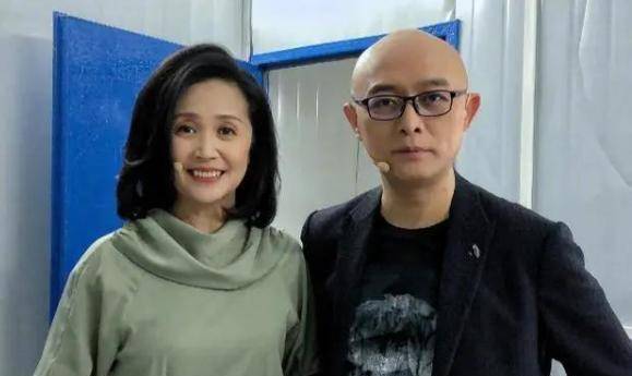 陪伴《非诚勿扰》6年,离开时让孟非挥泪的黄菡,今过的怎样_孟飞_黄宇