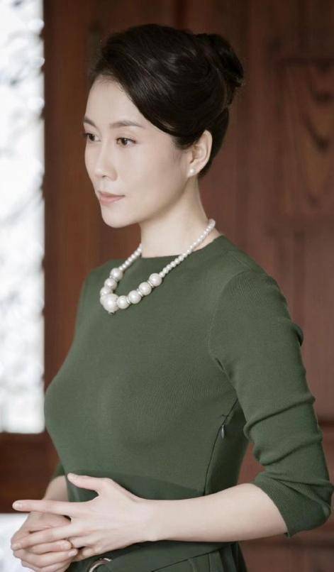 她撞脸韩雪,曾是海清同学,出道21年被称烂片女王,今42岁仍单身_温峥嵘