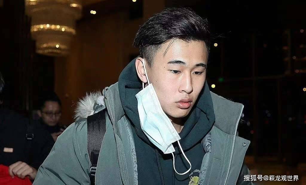 李铁表里不一!韦世豪戴伟浚不签约其公司被放弃 为何还不咬出大鱼?