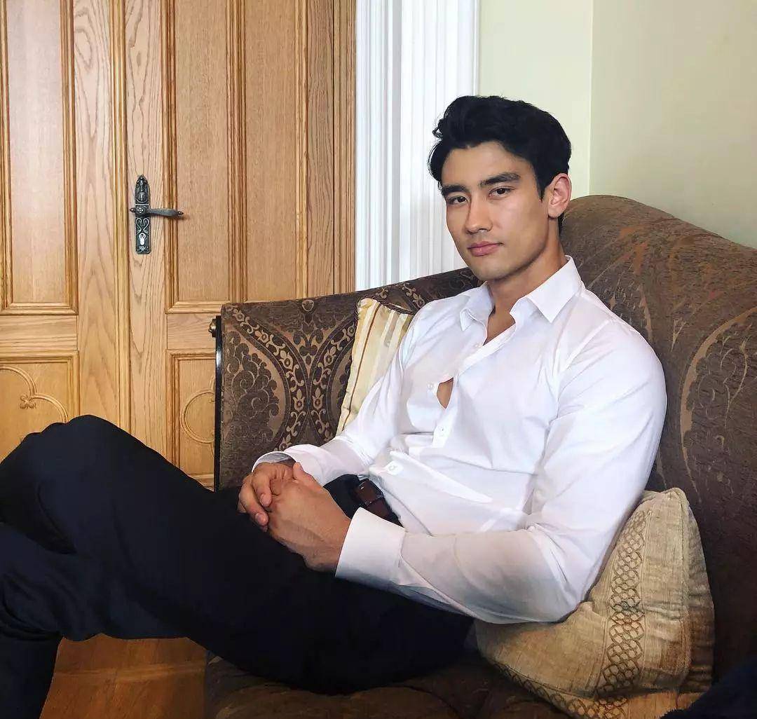 韩意混血男演员参演新美剧,他身高一米八八,还曾是时尚男模_poker