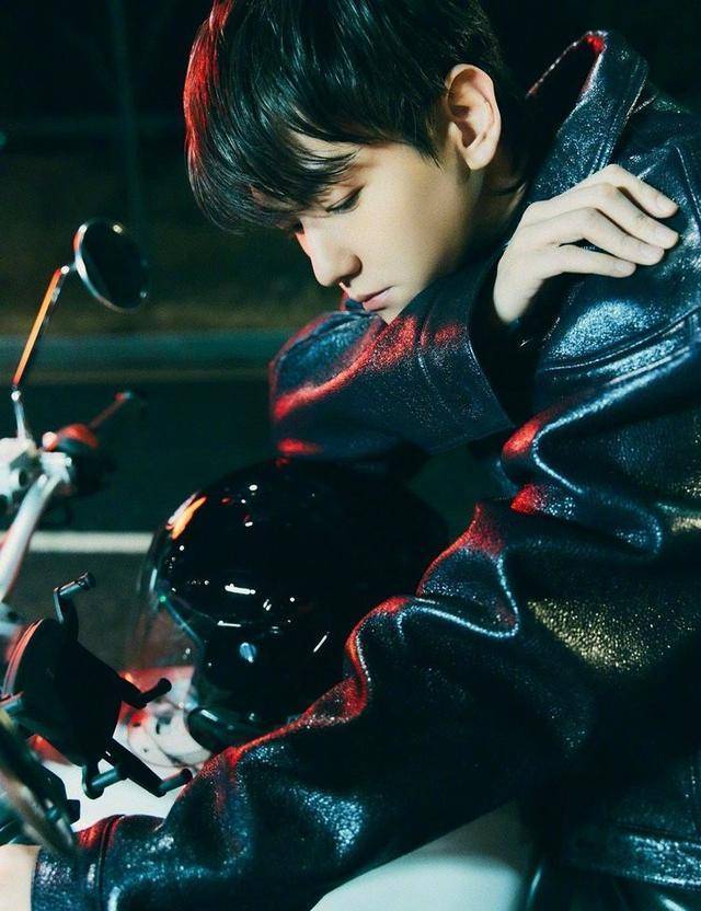 边伯贤新专狼尾造型,梦回kokobop时期,sm依旧不放弃皮裤_bambi_bolo