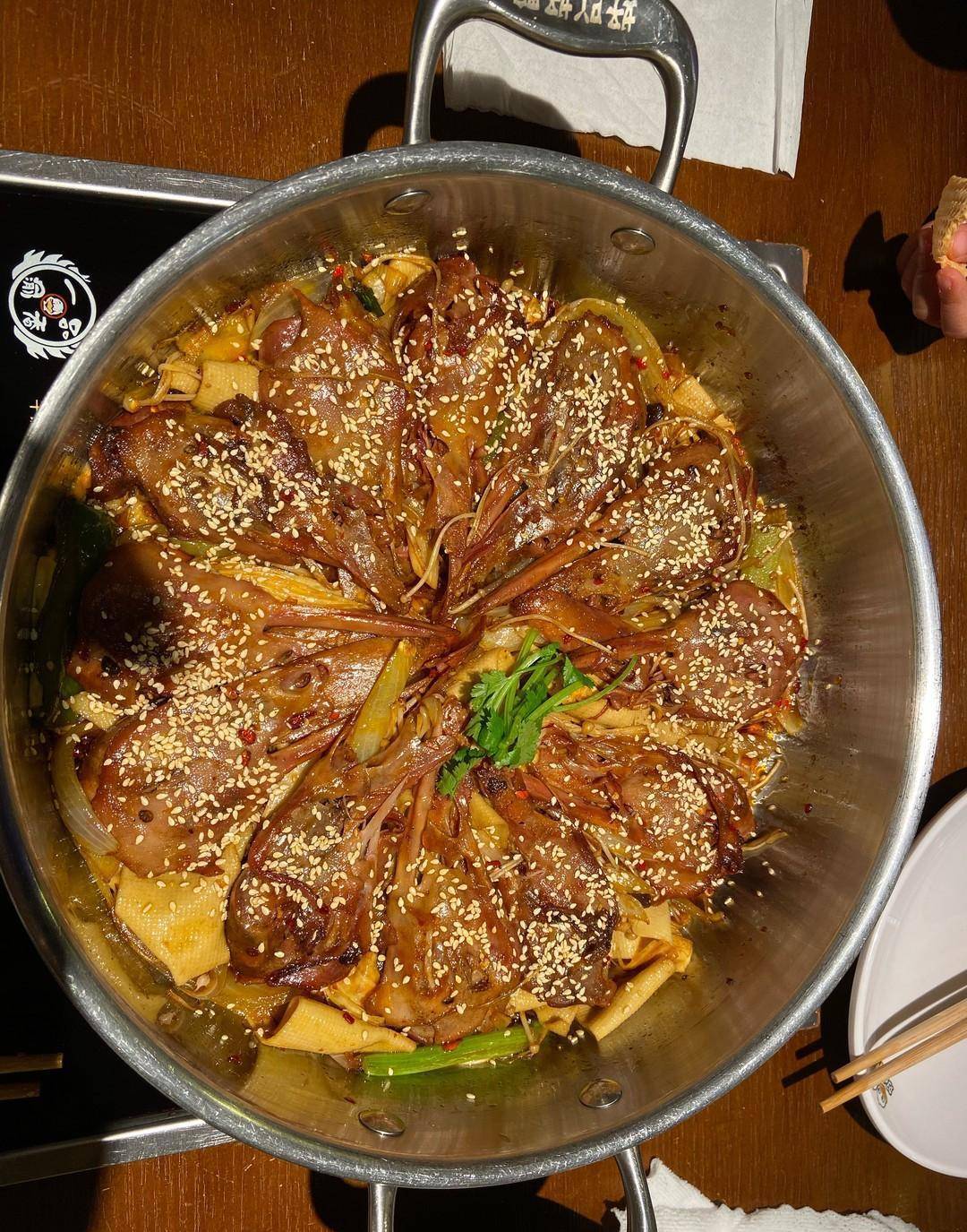 干锅鸭头鸭头pk虾酸辣蕨根粉宽粉石家庄品尝干锅鸭头