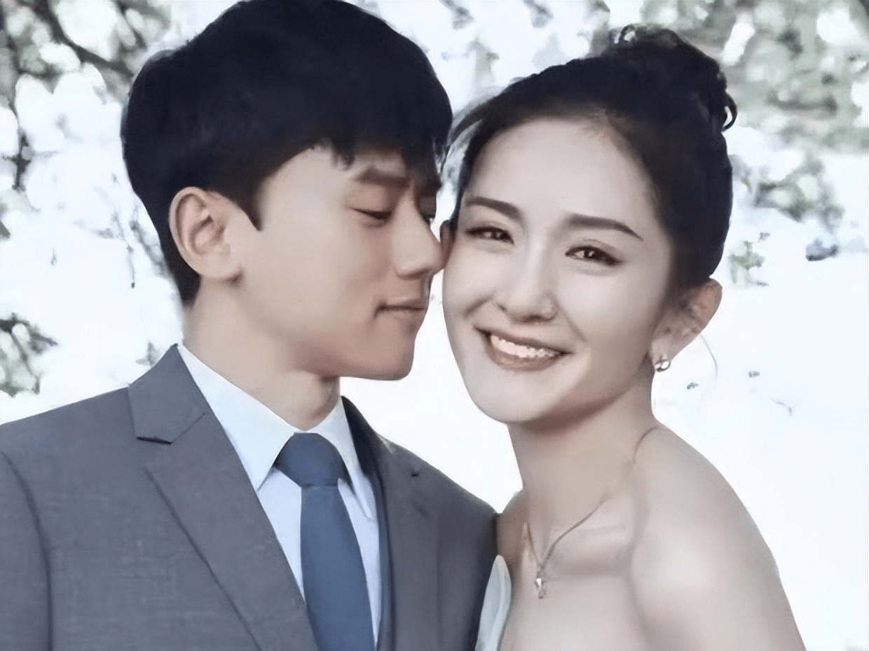 张杰谢娜一家五口合体 夫妻亲密搂腰十分甜蜜_工作_女儿_笑容