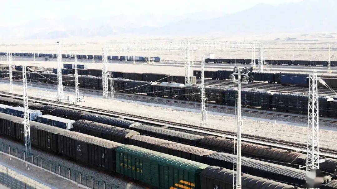 格尔木南站启用至今货物中转量达1330.94万吨_作业_铁路_青藏高原