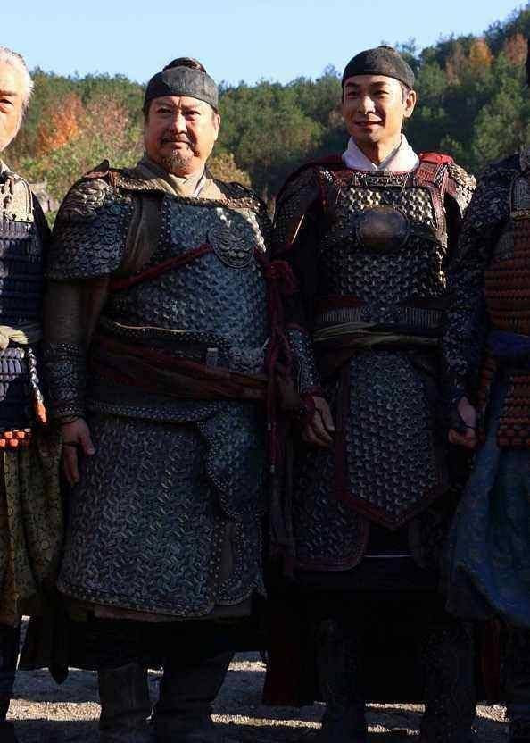 于是戚继光背着夫人,偷偷的纳了三个小妾生了5个儿子.