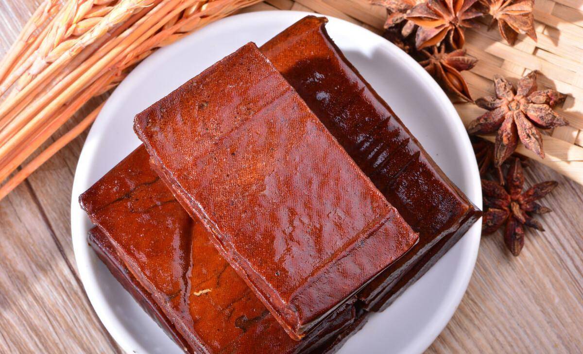 猪血豆腐干商业加工教程分享,简单制作好吃不腻,一天两顿不够吃_进行