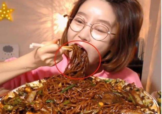 日本大胃王木下佑香,想必很多人都听说过,她一个人一顿饭可以吃下6斤