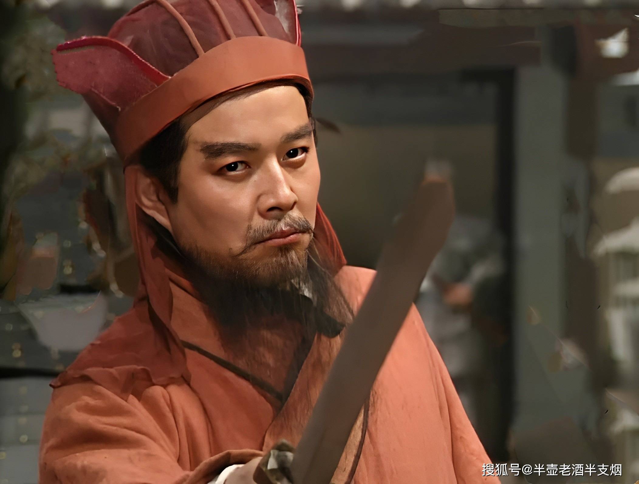 我们细看三国史料和演义小说,都会发现袁绍的胆子一点都不小,他敢拔出