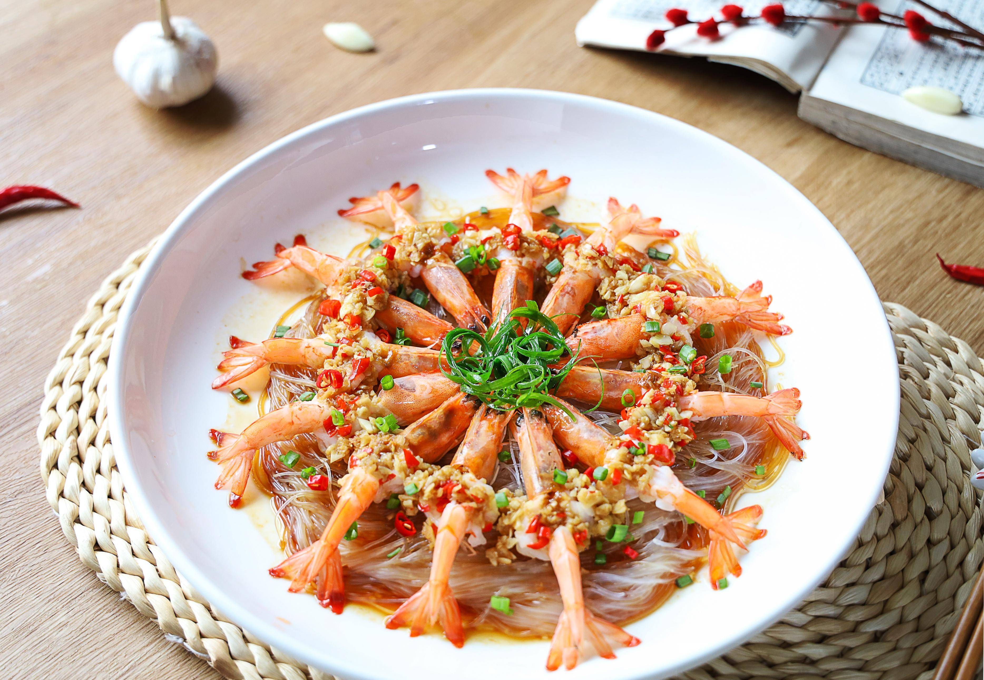 富贵蒜蓉虾,做法简单,年夜饭必备硬菜,寓意"红红火火"_小姿_热油_美食