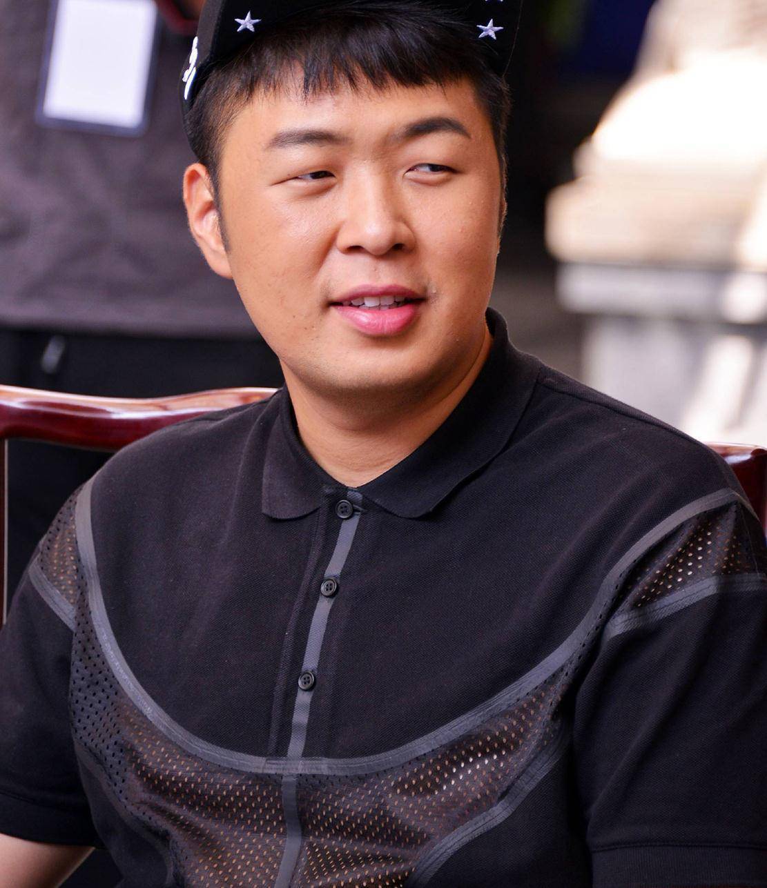 杜海涛模仿阿杜引爆笑,轻松"搞笑"的背后,是坚持不懈的积累_表演_吴昕