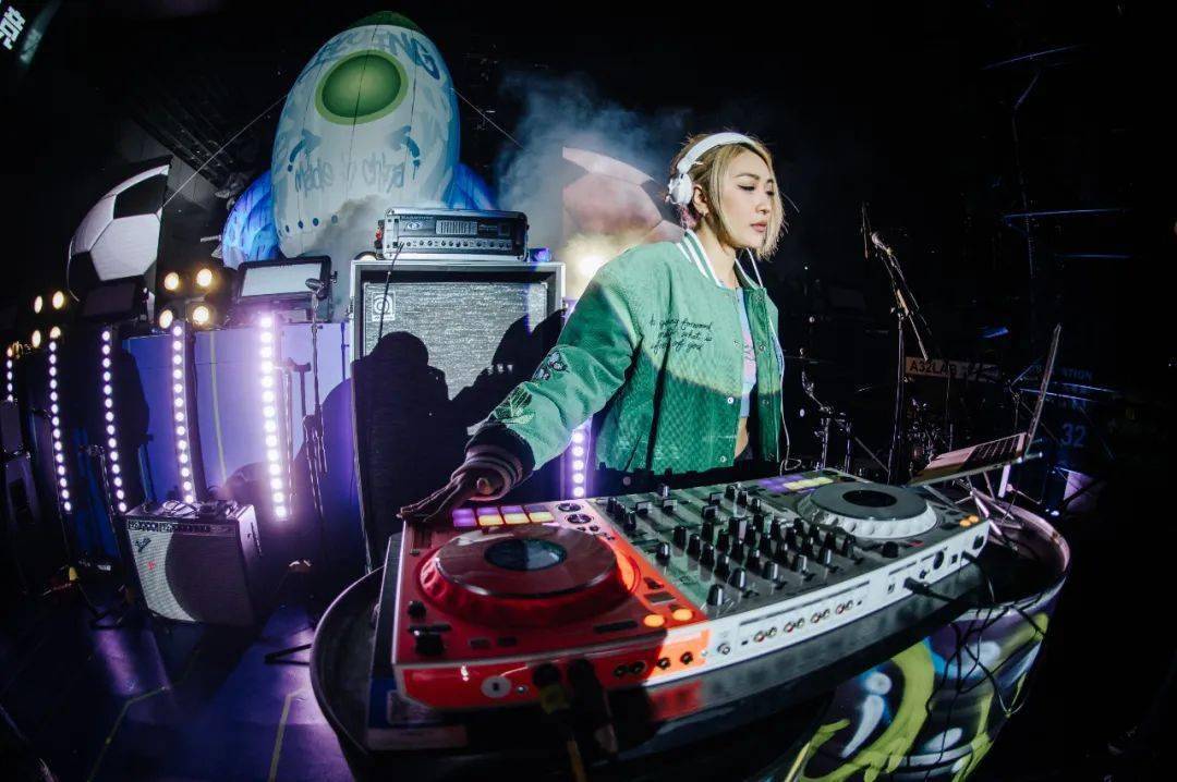 flying音乐嘉年华 ·「佛山a32站」精彩回顾_演出_观众_舞台