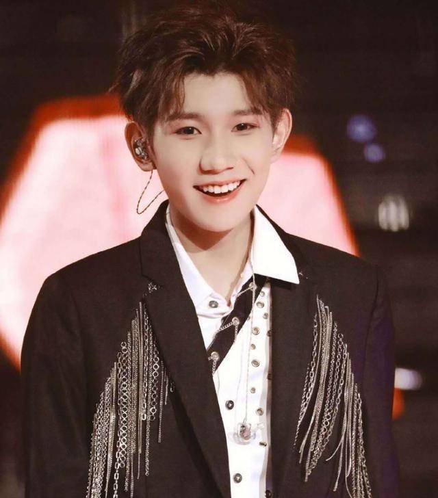 易烊千玺点评学员,却意外撒团糖,王俊凯王源也曾说过同样的话_音乐