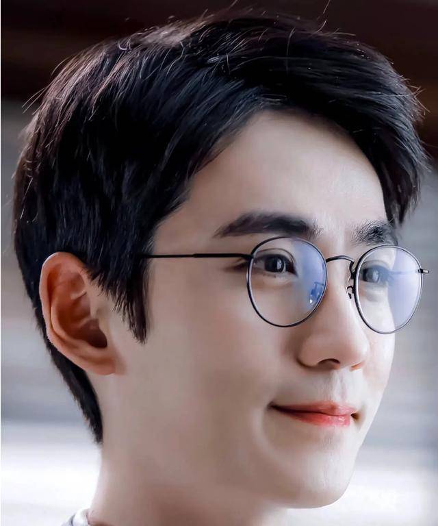 居家照却现婴儿用品,偶像朱一龙需要作品征服粉丝_明星_徐子瑄_妻子