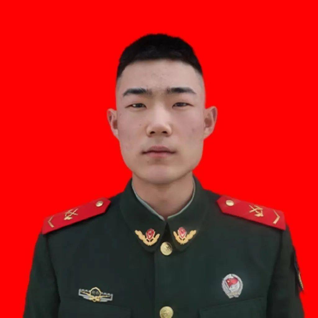 入伍,中共党员,现任常德支队某中队特种通信兼司机,武警二级上士警衔