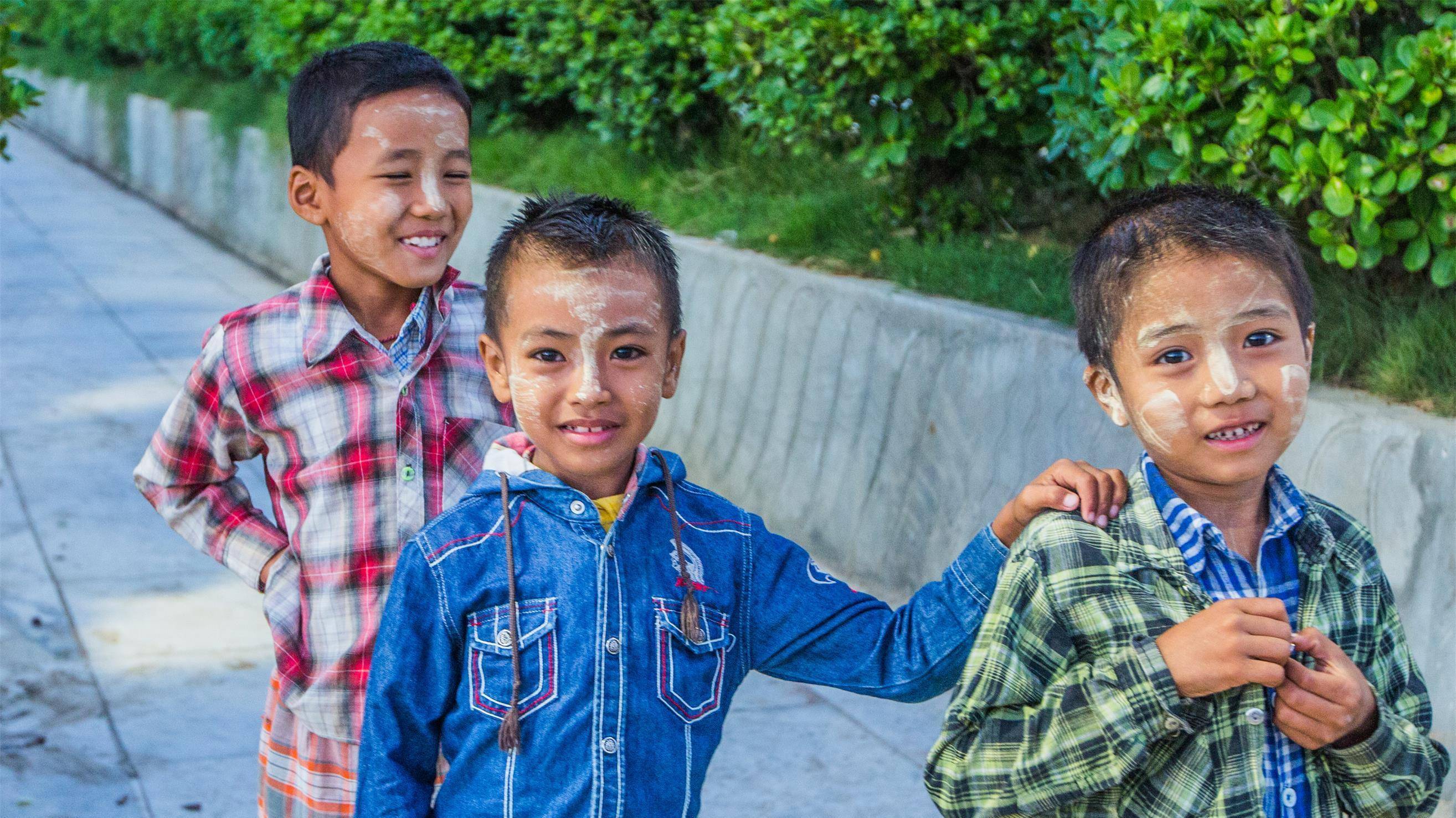 在国外旅游不光只拍风景,看看抓拍的儿童照片多可爱_缅甸_蒲甘更_摄影