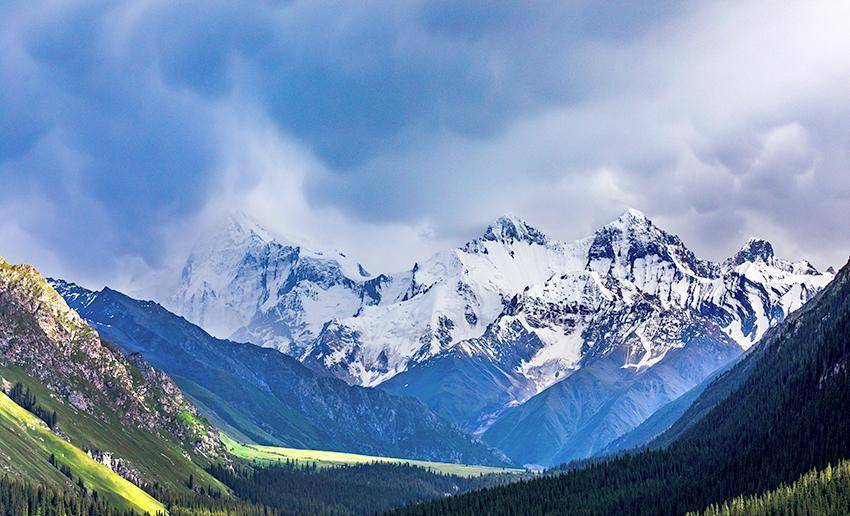 在新疆昭苏夏塔古道的峡谷深处遇见最美雪山汗腾格里峰_景区_小时
