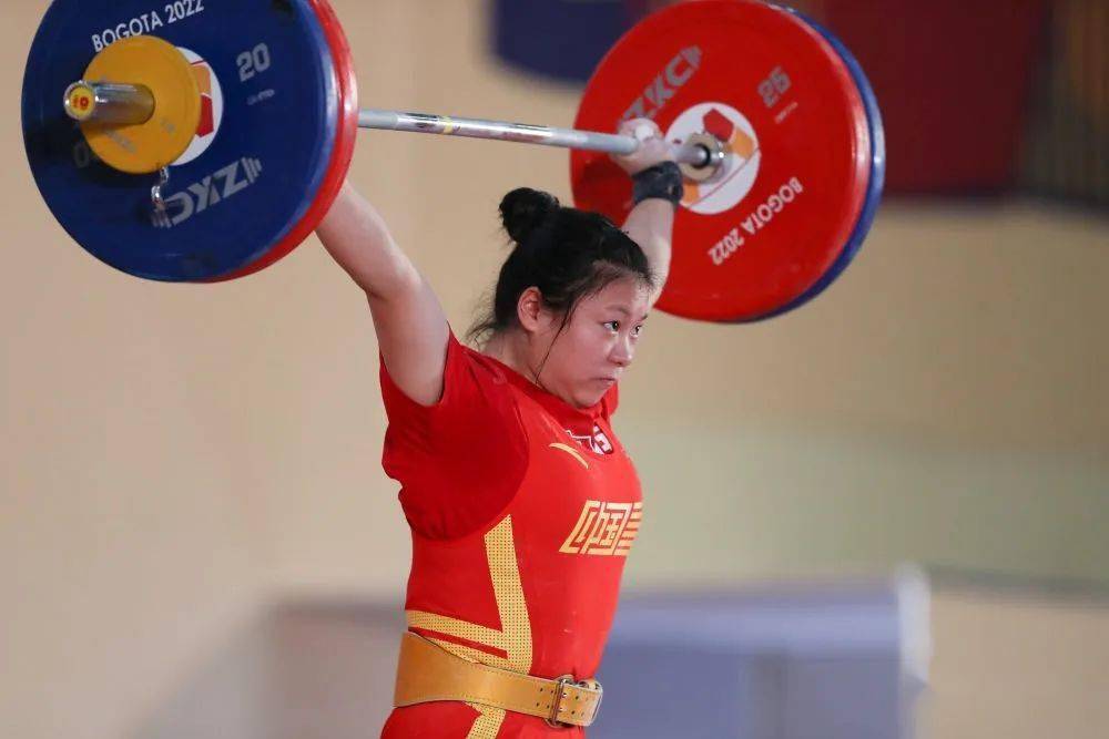 女子举重世锦赛 中国揽获金银铜_曾田甜_挺举_抓举