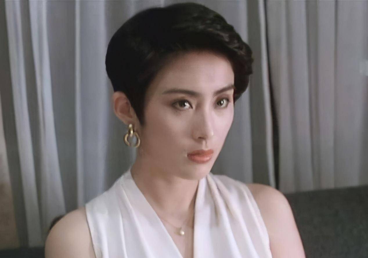 52岁张敏现身出镜间带货,昔日女神年华韶去,感叹岁月不饶人_明星_时候