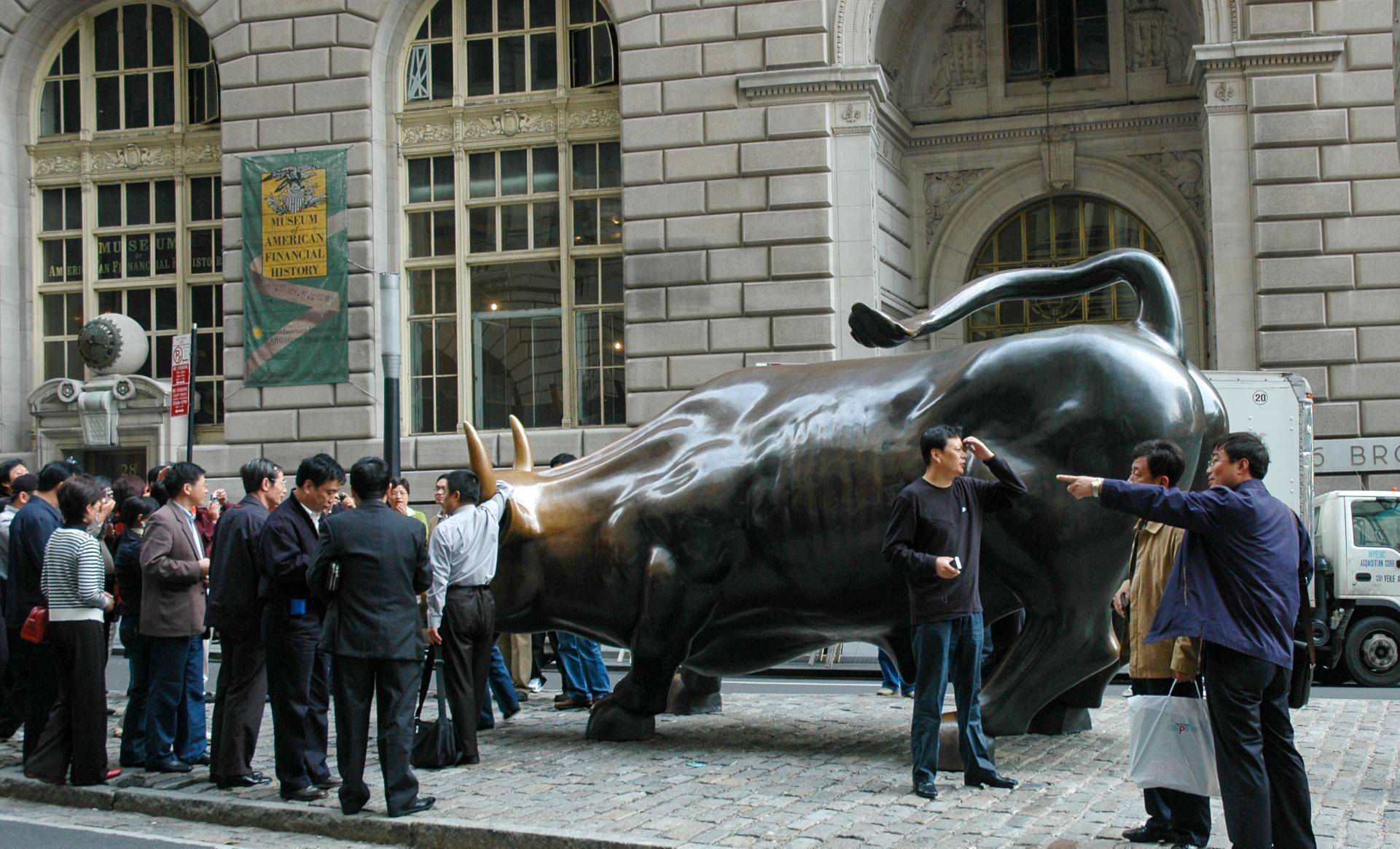 那么多人去看华尔街那头牛，真能沾点财气？_搜狐网