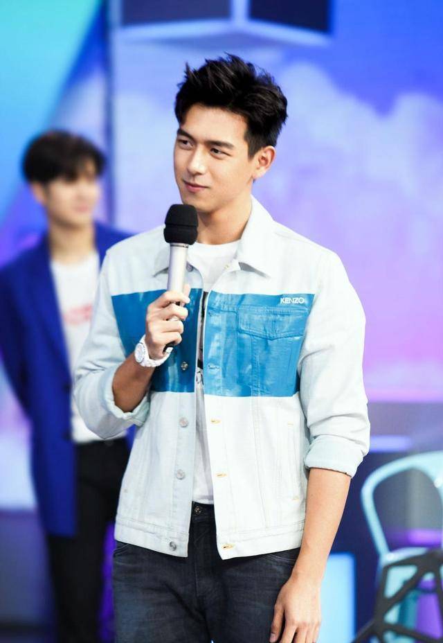 《极限挑战》路透,李现真人秀首秀,黑衣气场足,好像上海滩老大_网友