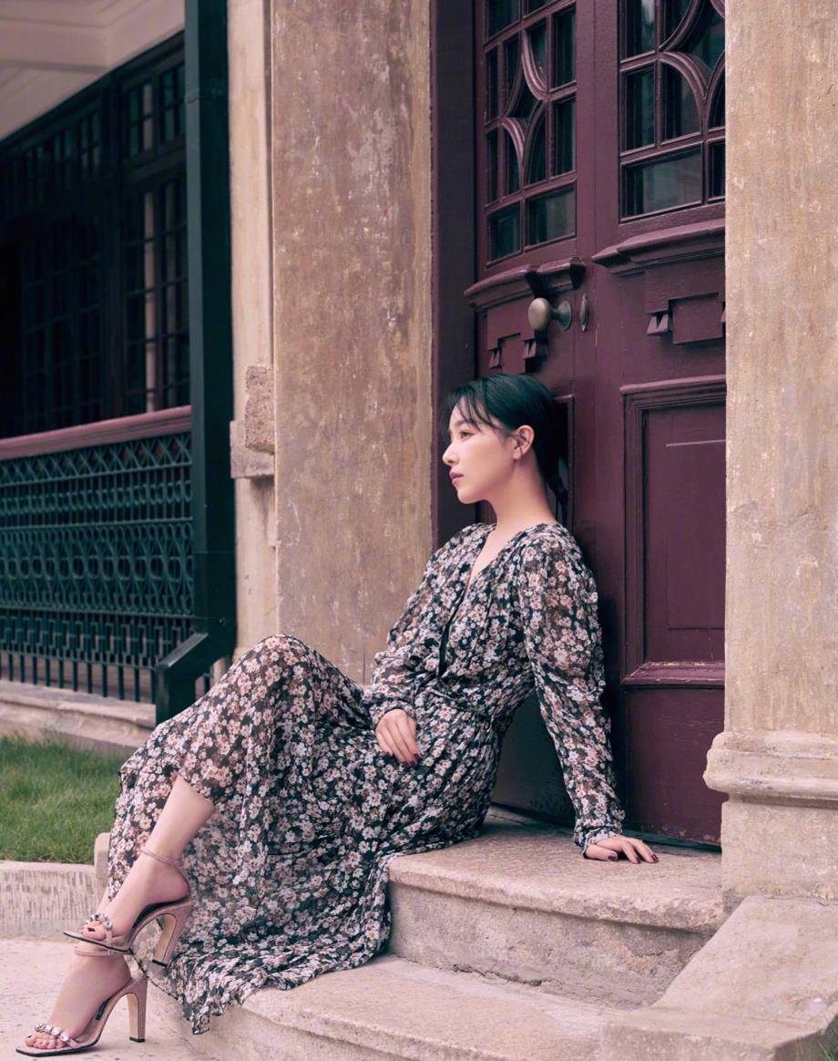 靠"芝芝"出圈,阚清子成功重回大众眼前,演技棒时尚感更强_风格_长发