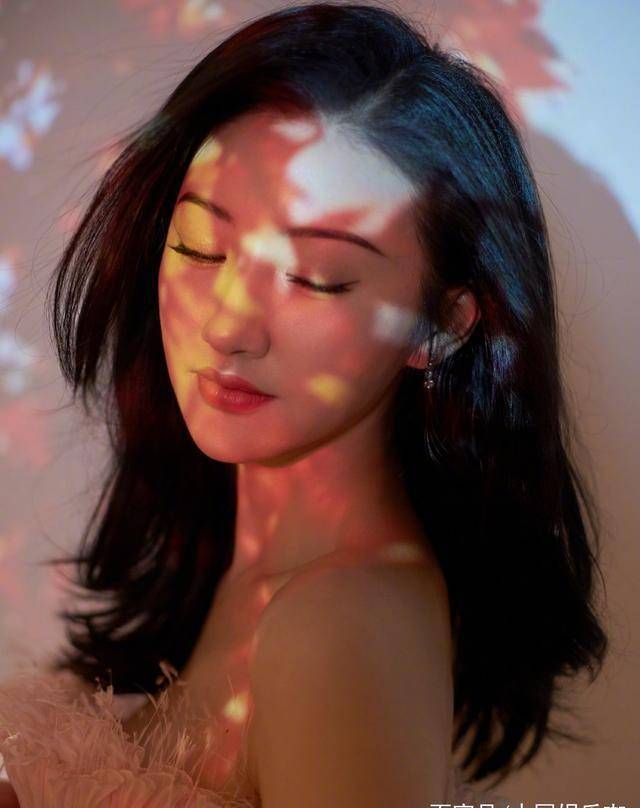 景甜弯弯柳叶眉,古典美与现代美的结合,撞脸杨钰莹_眉毛_气质_五官