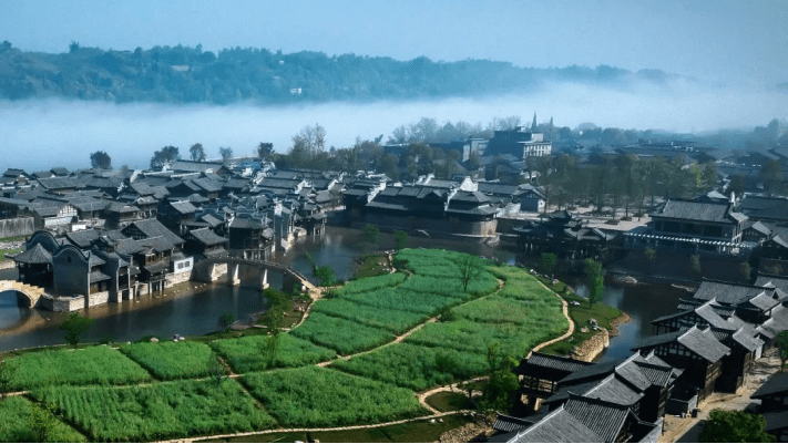 打造出凝结在地文化精髓的月亮田水街,整个古镇也在规划打造中再次