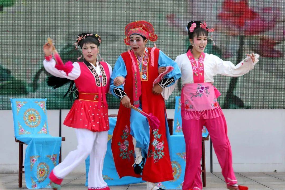 此次文艺汇演,作为彩调之乡的永福县精选了《龙女与汉鹏》《贪财失色