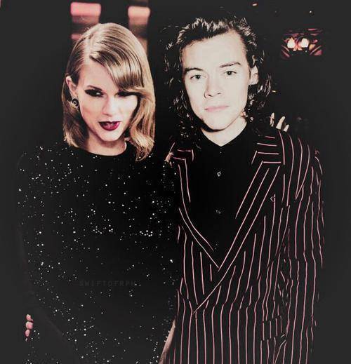 也就是在onedirection当中,霉霉曾经还是队员之一harrystyles的女朋友