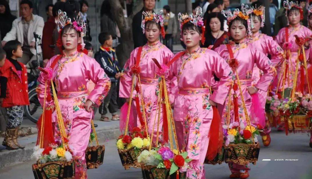 担花篮▲以上图片来源百度搜索普宁春节习俗主要集中于从冬节(小年)到