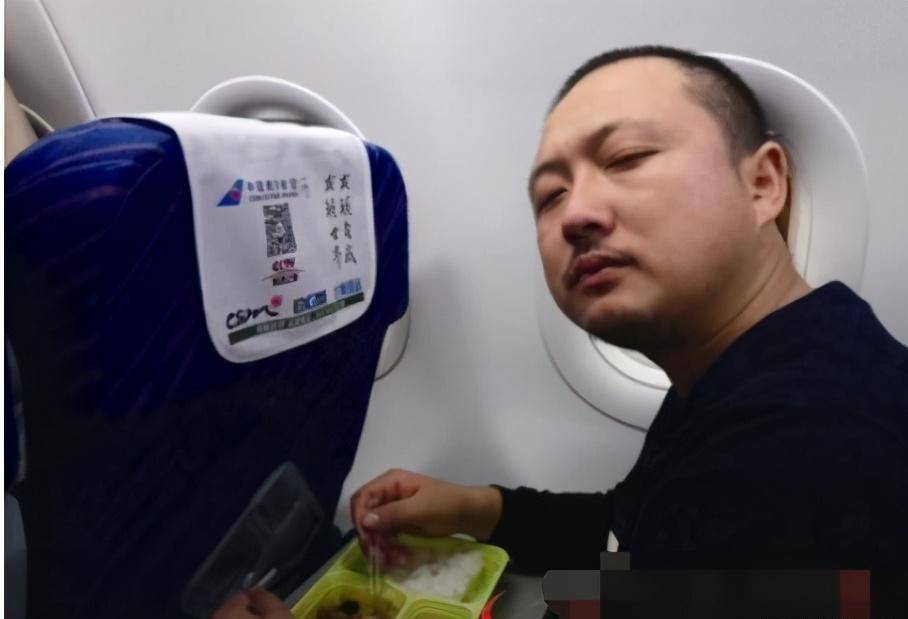 童星李传:9岁一夜成名,父母双亡留下千万遗产,为何流浪街头?