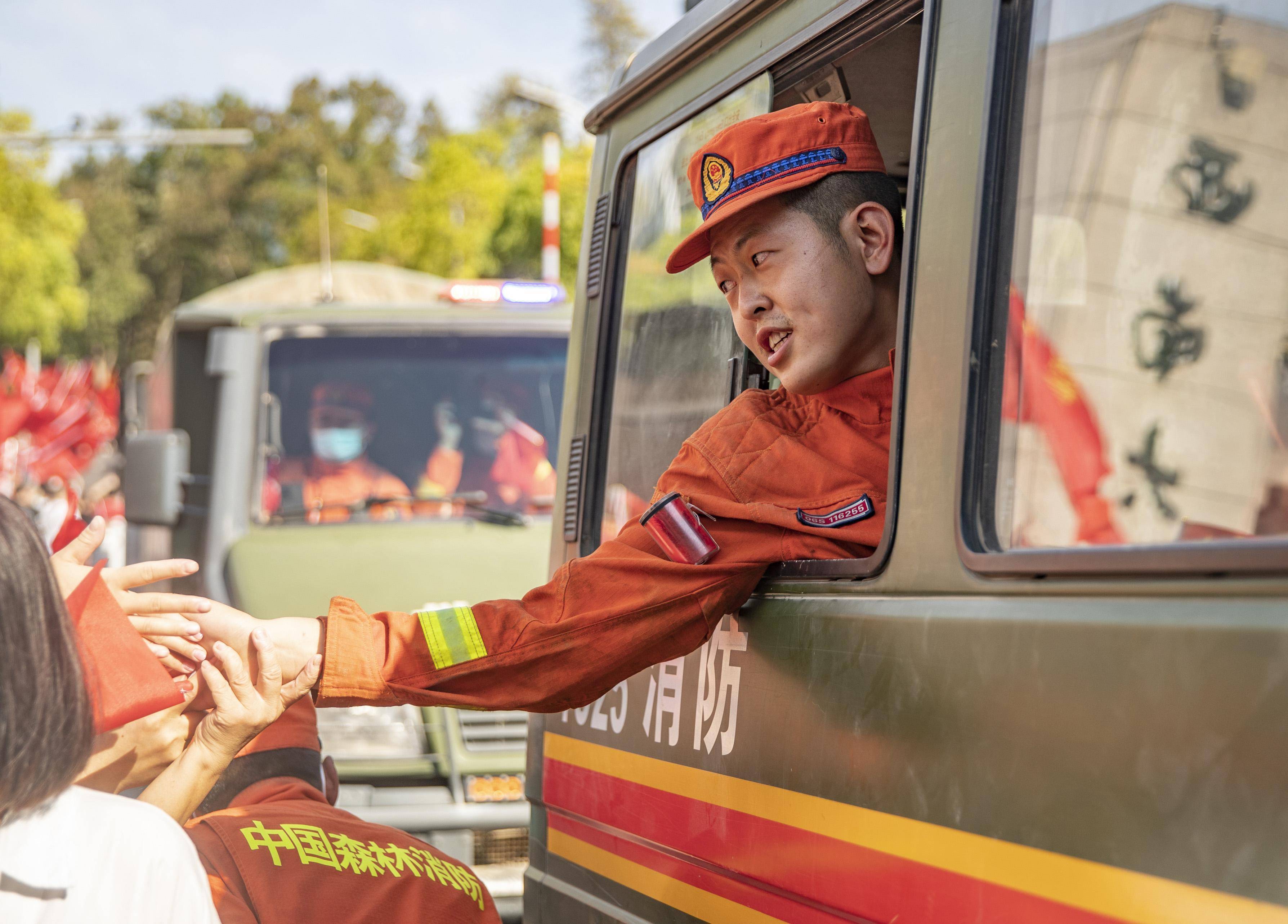 (年终报道·2022奔向美好)你我身边的温馨瞬间