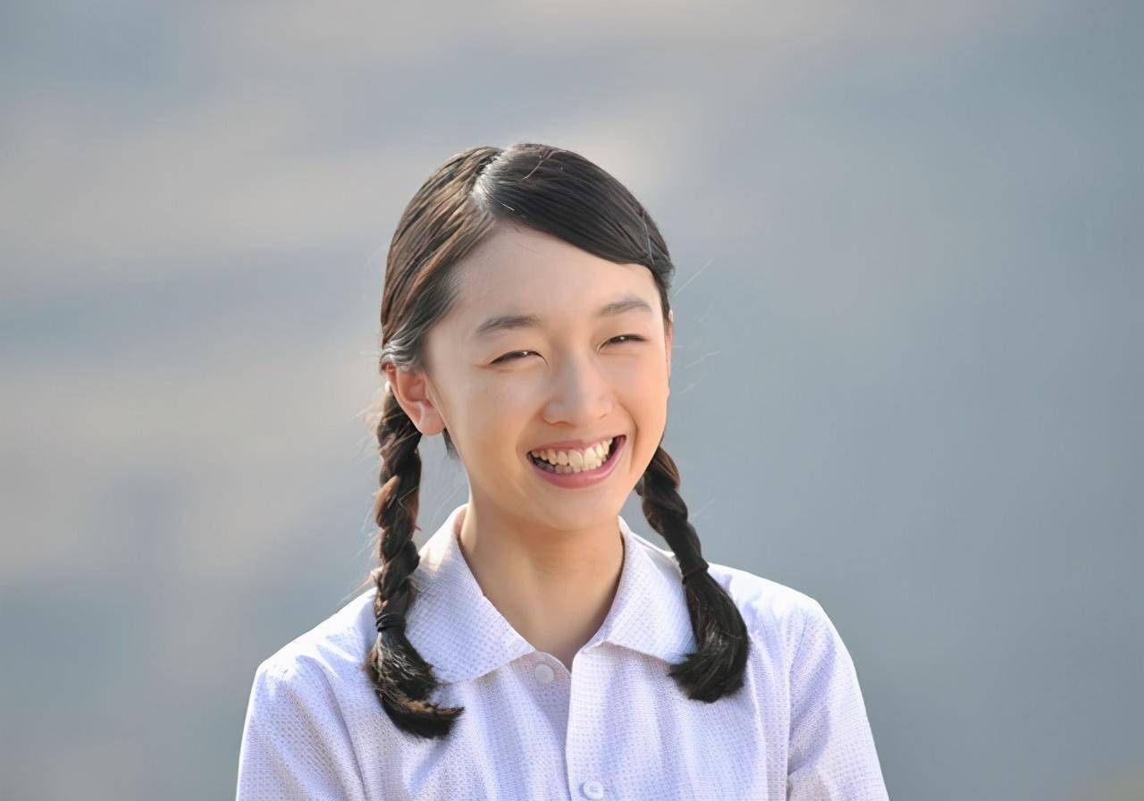 周冬雨成为史上最年轻"双金影后",得多亏这个不知名的男人_人生_继父