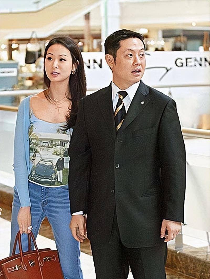 孙芸芸:44岁身材玲珑脸不老,和51岁老公合照像父女_廖镇汉_时间_父亲