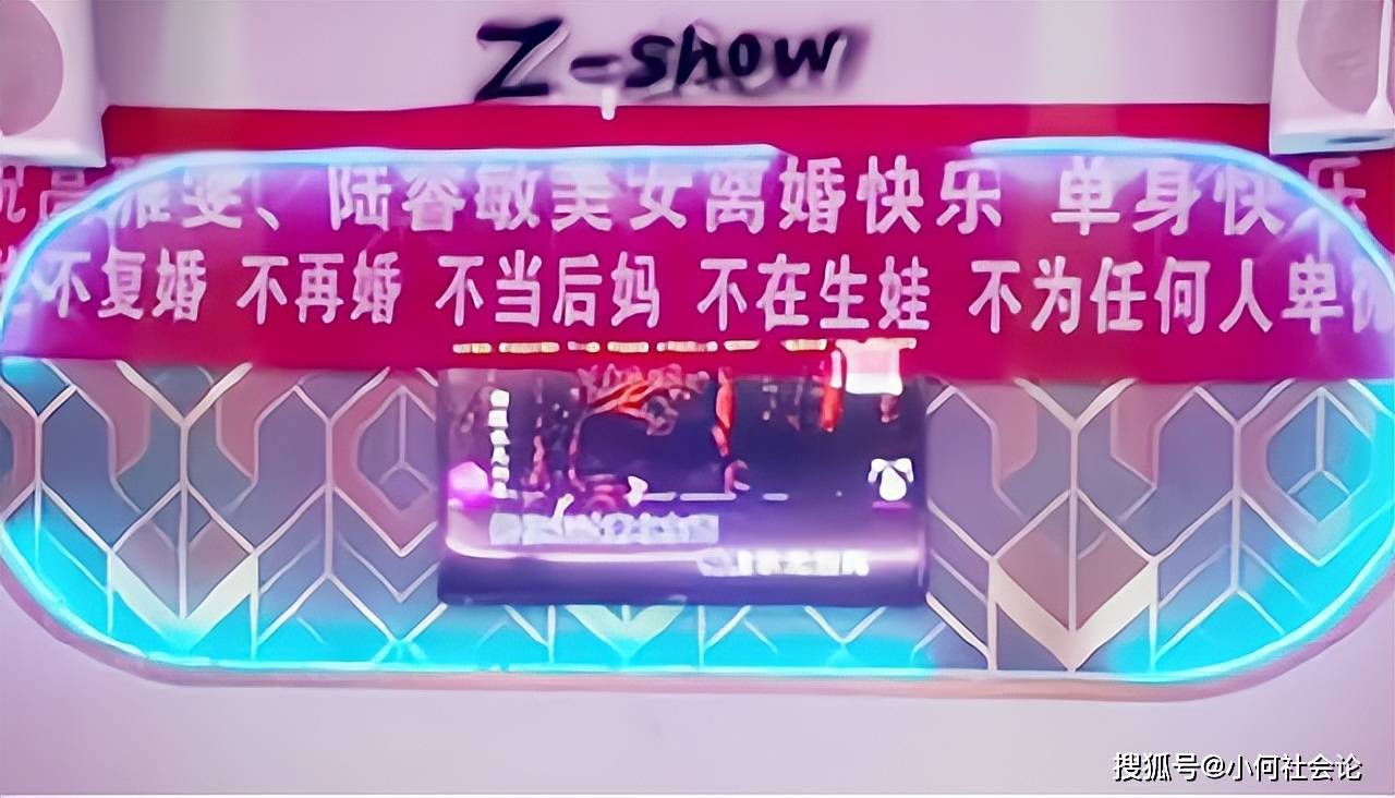 贵州两女子一起离婚,闺蜜为她们拉横幅庆祝:从此不再婚,不生娃,不为人
