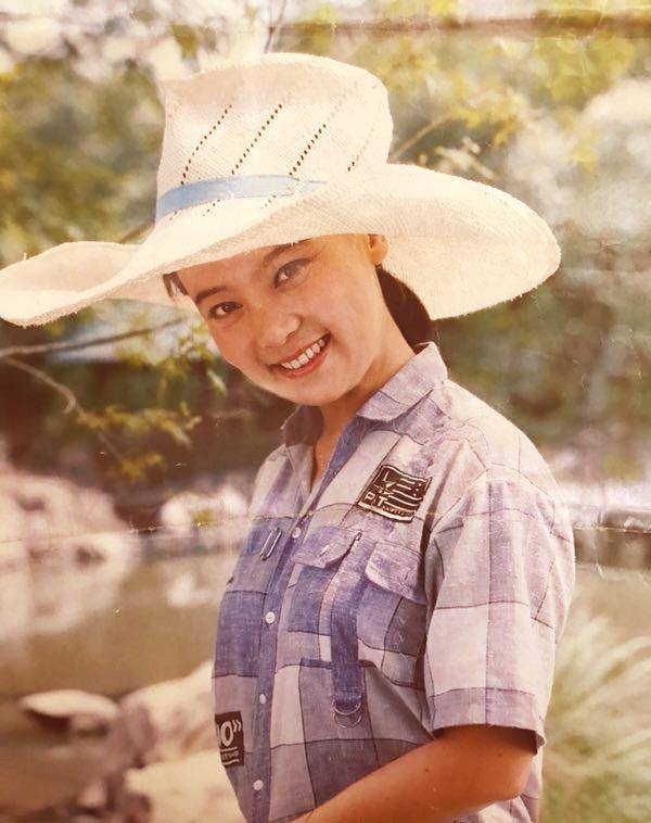 方青卓:新婚半年就离婚,再嫁小4岁摄影师,二婚丈夫救了她的命_沈小萌