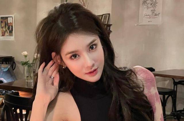 上述传闻发酵后,花珊珊本人通过自己的社交