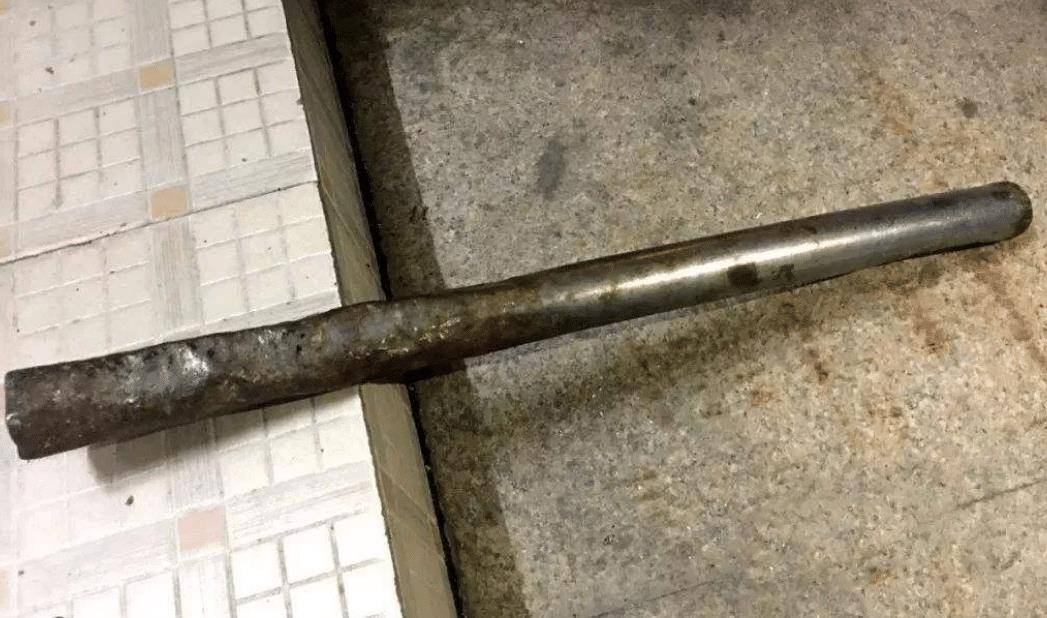 老人捡7斤"铁棍",熔炼后卖12000元,专家怒斥:国家损失3个亿_东西_文物