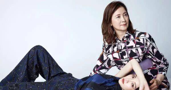 疼爱自己的丈夫,然而李小璐自从出了那档子事之后张伟欣也受到了牵连