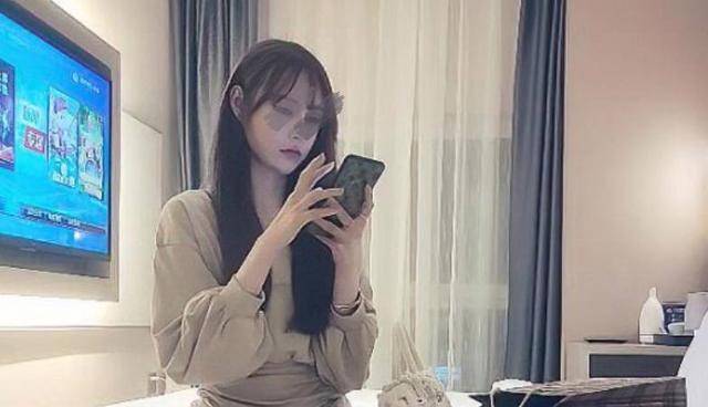 男子付费观看vip视频,发现女子竟是视频女主,最终引发