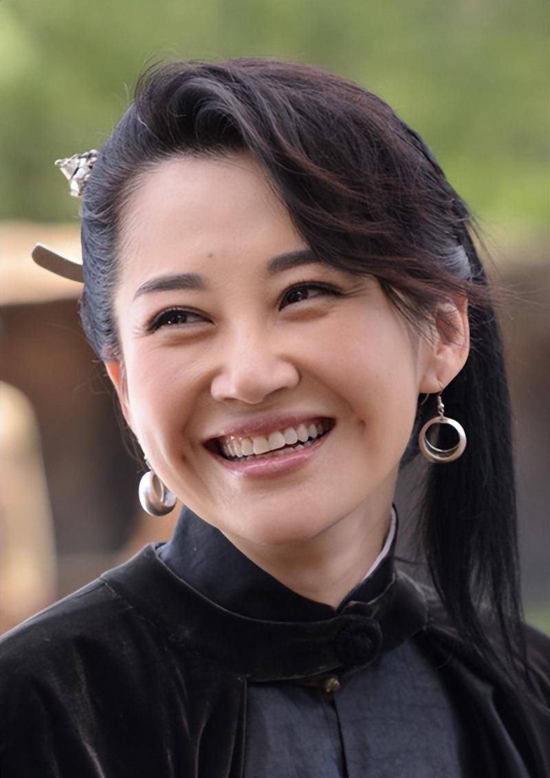 许晴:为人低调不张扬,追求平淡自由生活,53岁为何还不结婚?