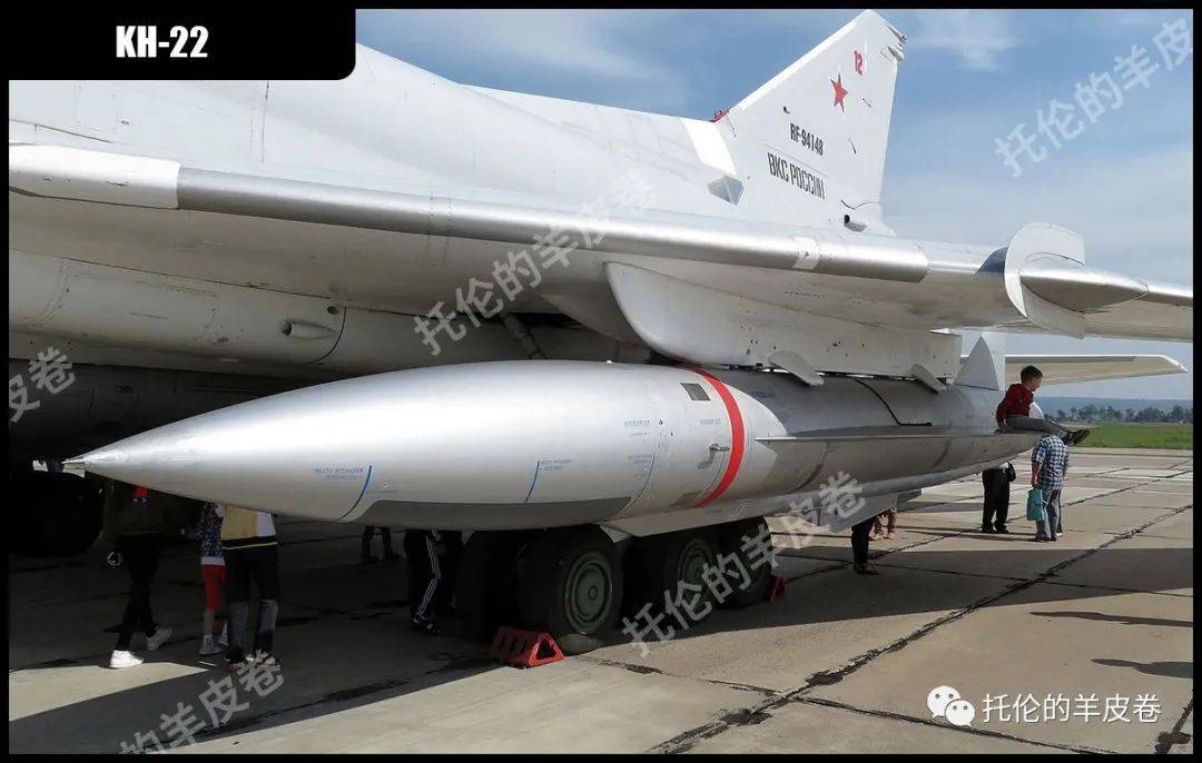 kh22本身就没有什么精准的设计,它是一款反舰武器,时速3000公里,带