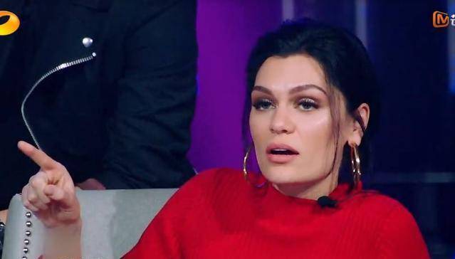 结石姐却有点小尴尬,她的小表情亮了,超可爱_jessiej_李泉_腾格尔