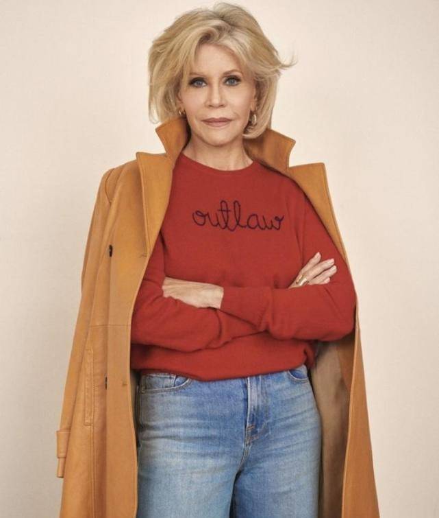 83岁简·方达称羡慕卡戴珊的身材:她的背影是独一无二的风景线