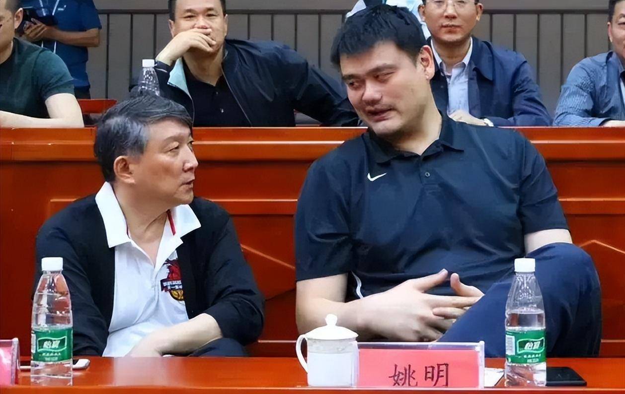 最新消息:韩德君手指骨折,常规赛报销,宫鲁鸣担任中国男篮顾问_辽宁队