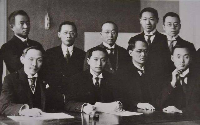 1919年,他拒绝签字,让中国人在谈判桌前,不再是"