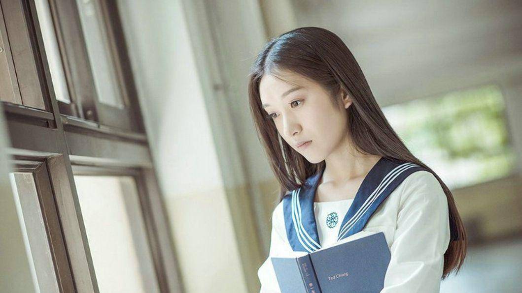 因为,如果外界干扰因素过于大,会让女生直接放弃这段感情,最后,得不偿